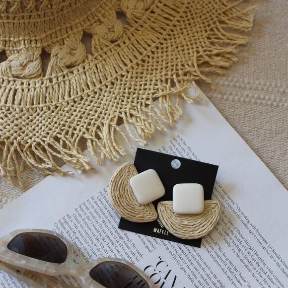 🆕️Vacation on my Mind Collection// Beige Woven Earring - Picture 3 of 4